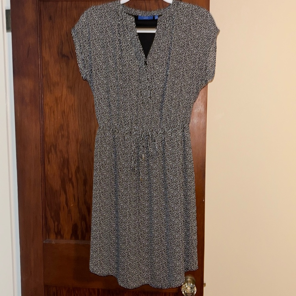 Apt 9 dress - elastic waist - fully lined - does not wrinkle